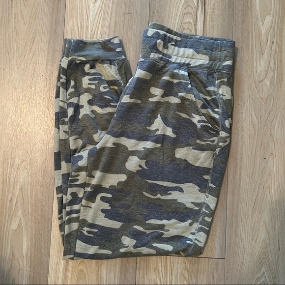 Quacker Factory Regular Anytime Camo Print Jogger Size S - Picture 1 of 7